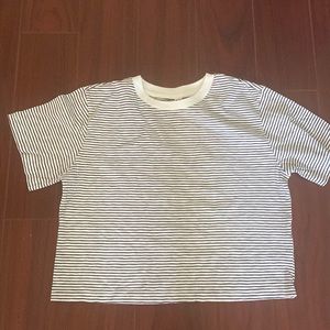 Uniqlo black and white striped cropped short sleeve t shirt